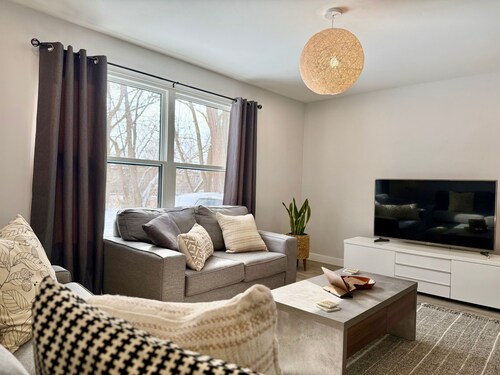 Spacious Apartment in DT Chatham