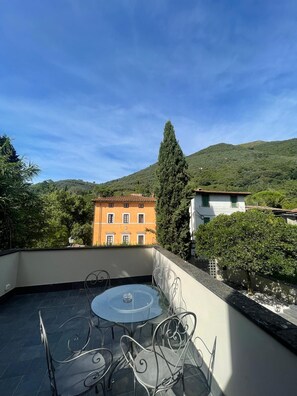 تناول الطعام بالخارج