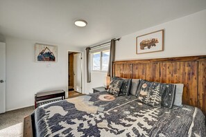 Iron/ironing board, travel cot, WiFi, bed sheets - Entire Home Near the River and Downtown STR22-030 (Buena Vista)