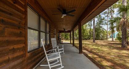 Miller's cabin in lovely Steinhatchee Fl. Walking distant to the river