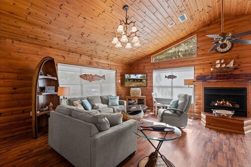 Miller's cabin in lovely Steinhatchee Fl. Walking distant to the river