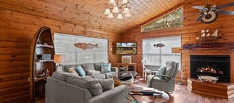 Miller's cabin in lovely Steinhatchee Fl. Walking distant to the river