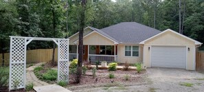 Exterior - Your Hidden Garden Bed and Breakfast (Winnsboro)