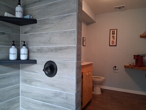 Bathroom - Your Hidden Garden Bed and Breakfast (Winnsboro)