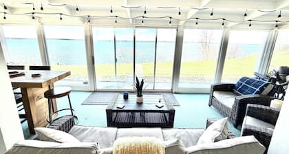 Beautiful 5-bedroom house on Lake Kampeska between 2 golf courses!