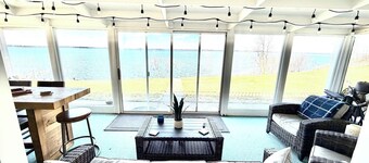 Beautiful 5-bedroom house on Lake Kampeska between 2 golf courses!
