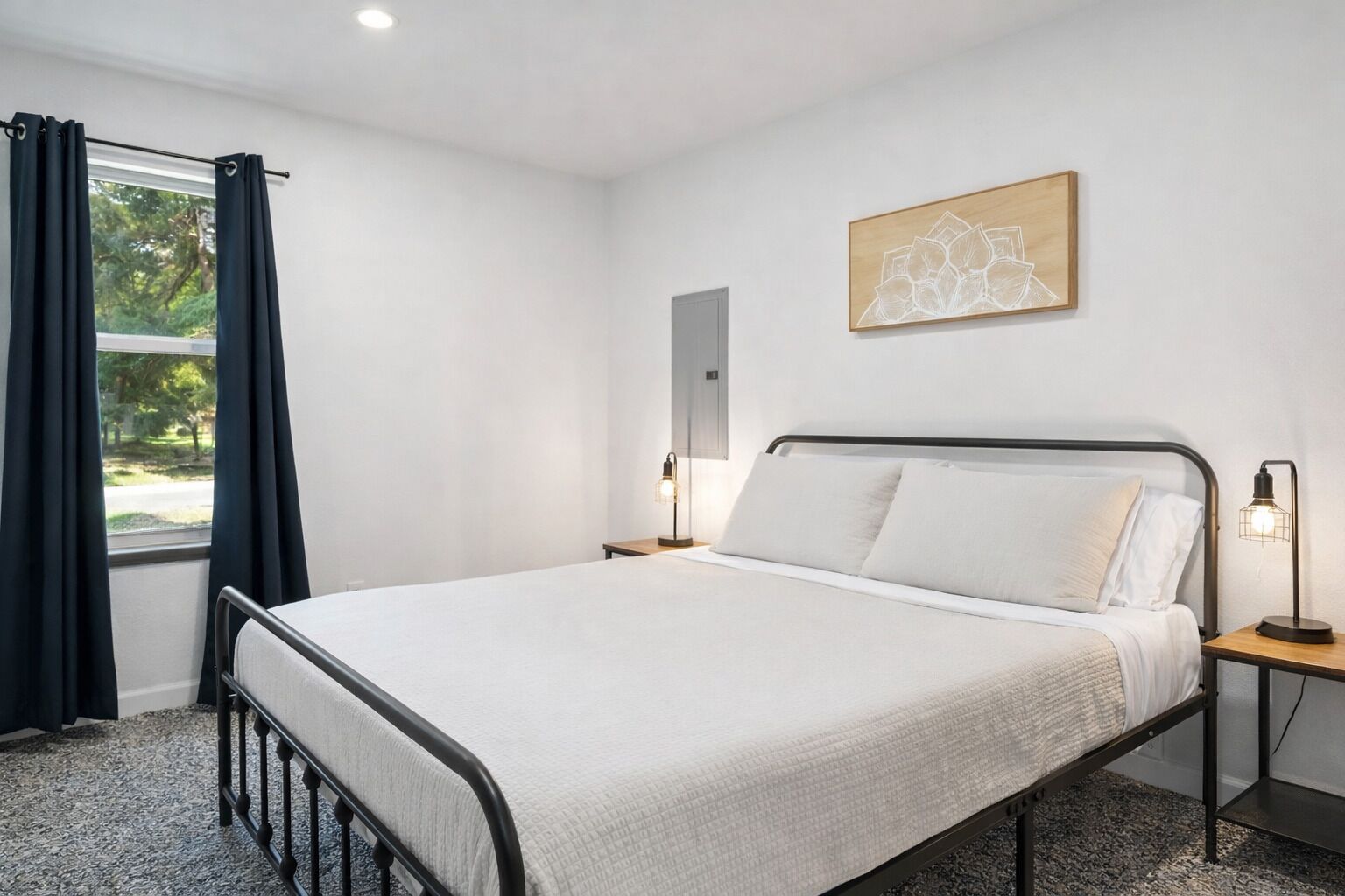 3 bedrooms, iron/ironing board, WiFi, bed sheets