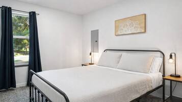 3 bedrooms, iron/ironing board, WiFi, bed sheets