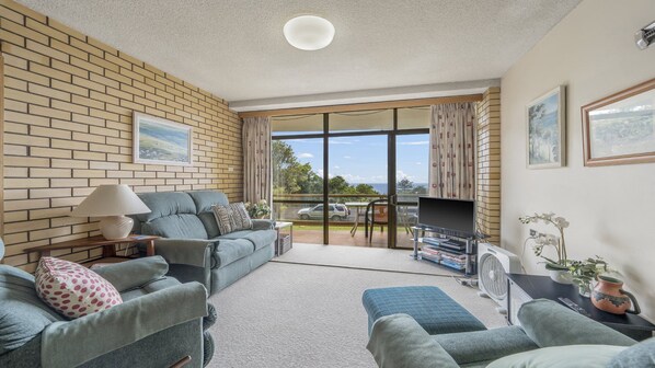 TV - 7 Flynns Beach Apartments (Port Macquarie)
