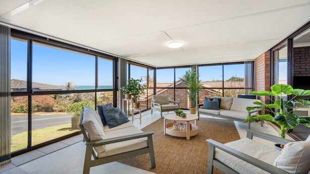 Living area - 9 Matthew Flinders Drive (Port Macquarie)