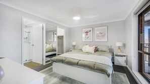 Free WiFi, bed sheets - 9 Matthew Flinders Drive (Port Macquarie)