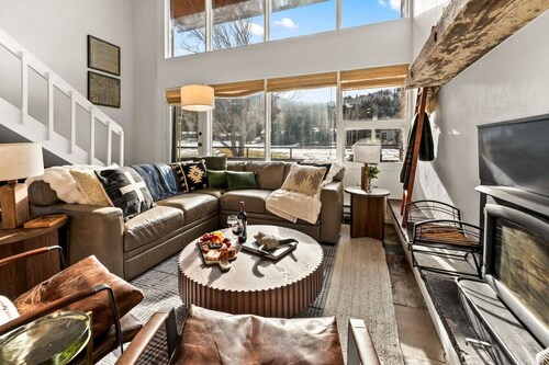 Eagle-Vail Retreat | Golf Course Views | Sleeps 13