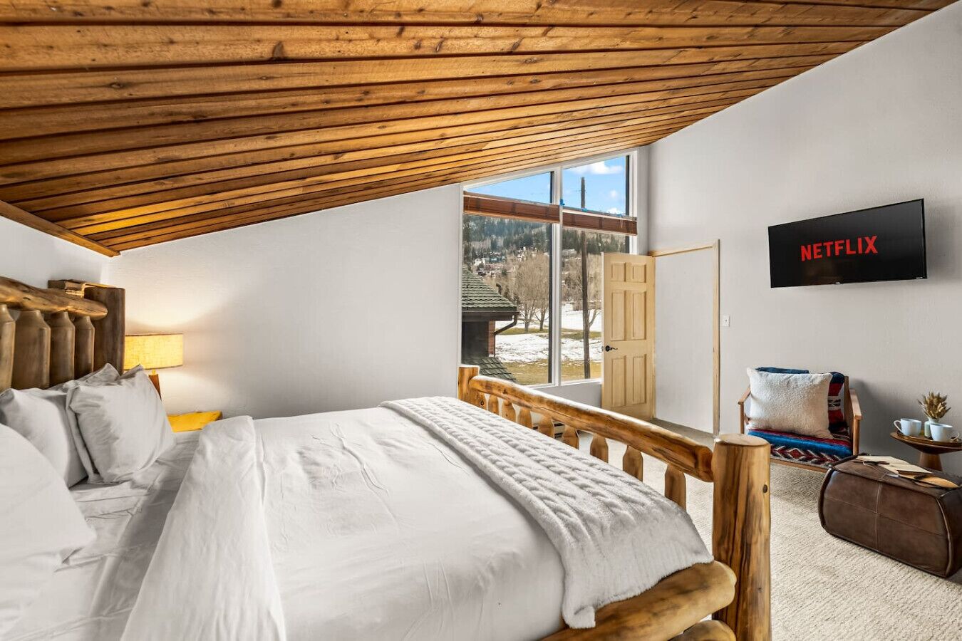 4 bedrooms, iron/ironing board, travel cot, WiFi