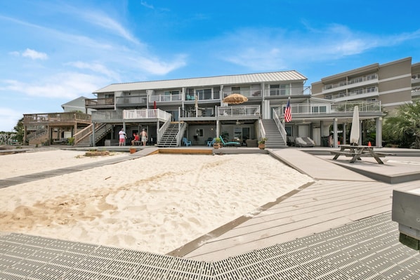 Children’s area - Fabulous 3-bedroom townhome with 8,000 lb. boatlift on the Destin Harbor. (Destin)