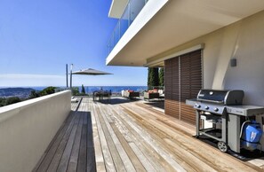 Outdoor dining - Le 120m2 - luxury, swimming pool, terrace and garage (Nice)