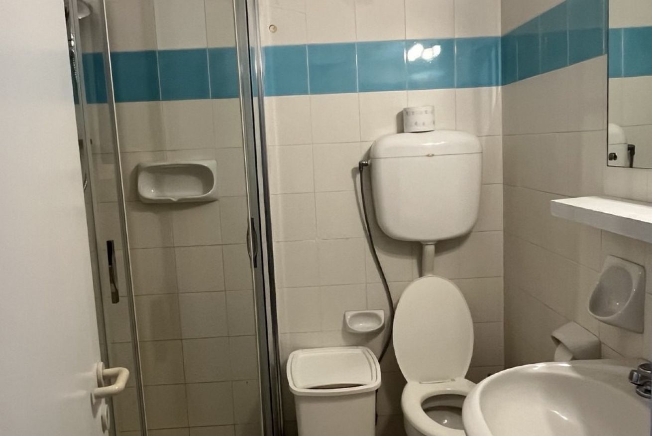 Shower, towels