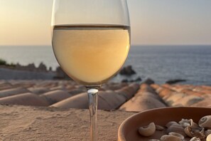 Food and drink - Spring House, 2 min walk way from La Sorgente (Costa Paradiso)