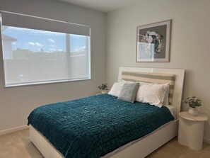 2 bedrooms, WiFi, bed sheets - 2-bedroom house in perfect Orewa with cool AC and charm (Orewa)