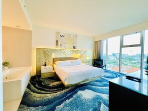 2 bedrooms, iron/ironing board, travel cot, free WiFi - 1108-Beachfront-Resort-Downtown-Pool-Gym (Fort Lauderdale)