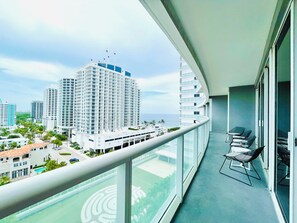 Property grounds - 1108-Beachfront-Resort-Downtown-Pool-Gym (Fort Lauderdale)