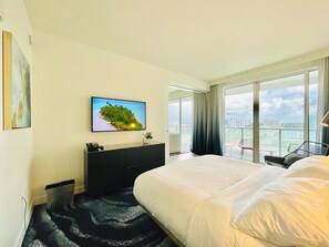 2 bedrooms, iron/ironing board, travel cot, free WiFi - 1108-Beachfront-Resort-Downtown-Pool-Gym (Fort Lauderdale)