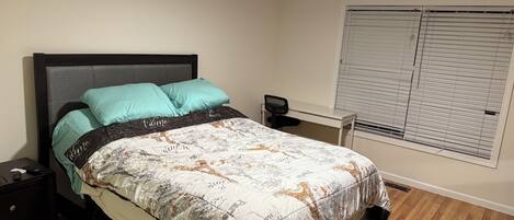 3 bedrooms, iron/ironing board, WiFi, bed sheets