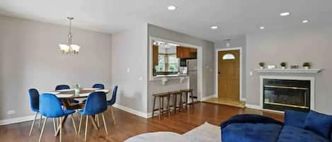 Smart TV, fireplace