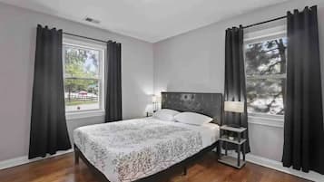 4 bedrooms, iron/ironing board, WiFi, bed sheets