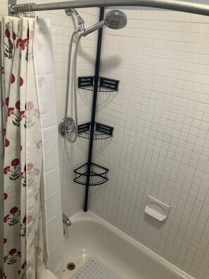 Hair dryer, towels, soap, toilet paper - Beautiful, Budget-Friendly Apt. l Steps to Free Buses and Minutes to Downtown (Boston)