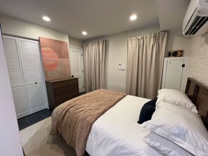 1 bedroom, iron/ironing board, WiFi, bed sheets - Charming 1-bedroom apartment in Dupont Circle Rowhome in Washington DC (Washington)