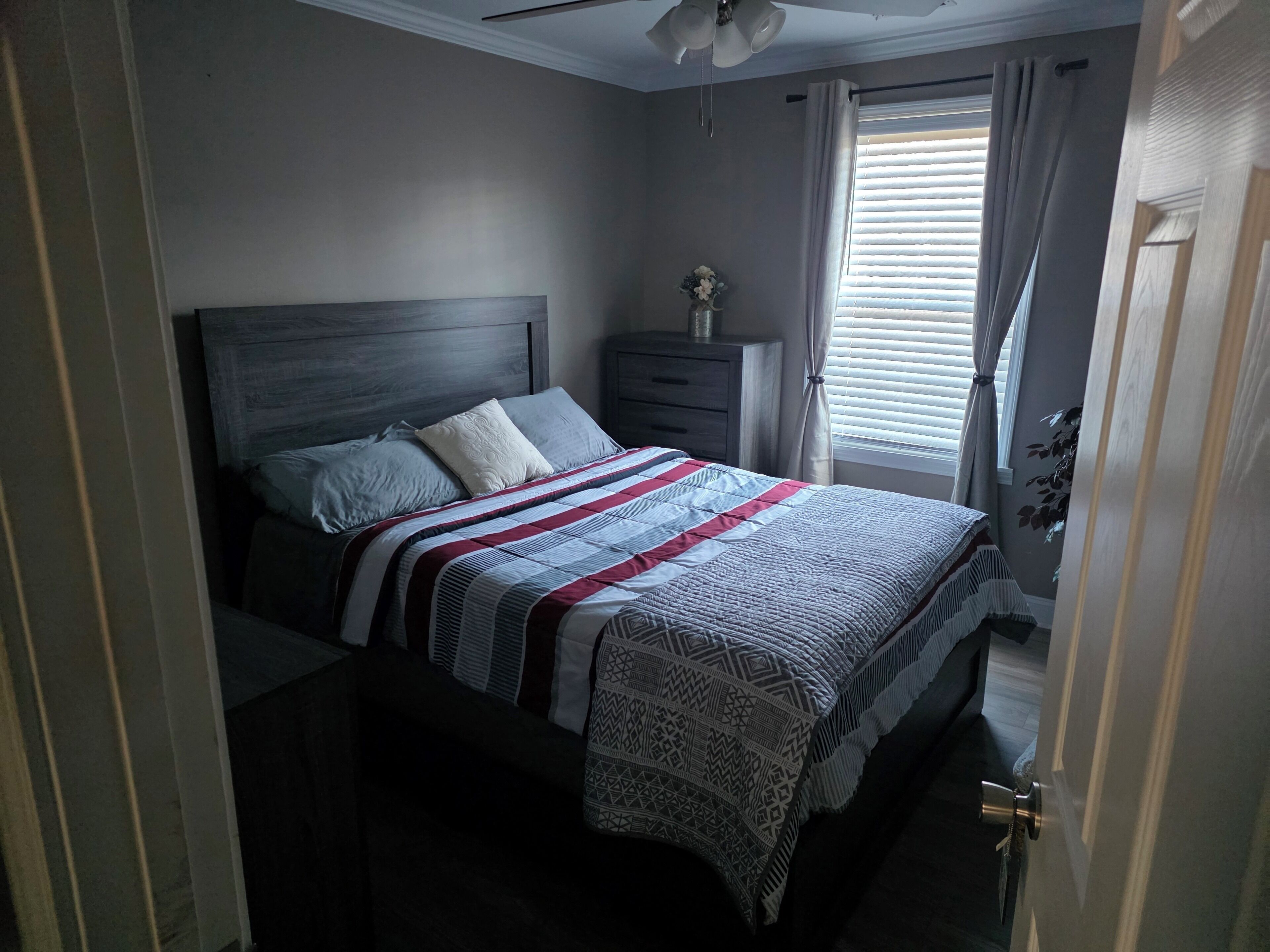 2 chambres, fer et planche à repasser, Wi-Fi gratuit, draps fournis