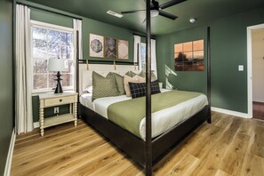 6 chambres, bureau, fer et planche à repasser, lit parapluie