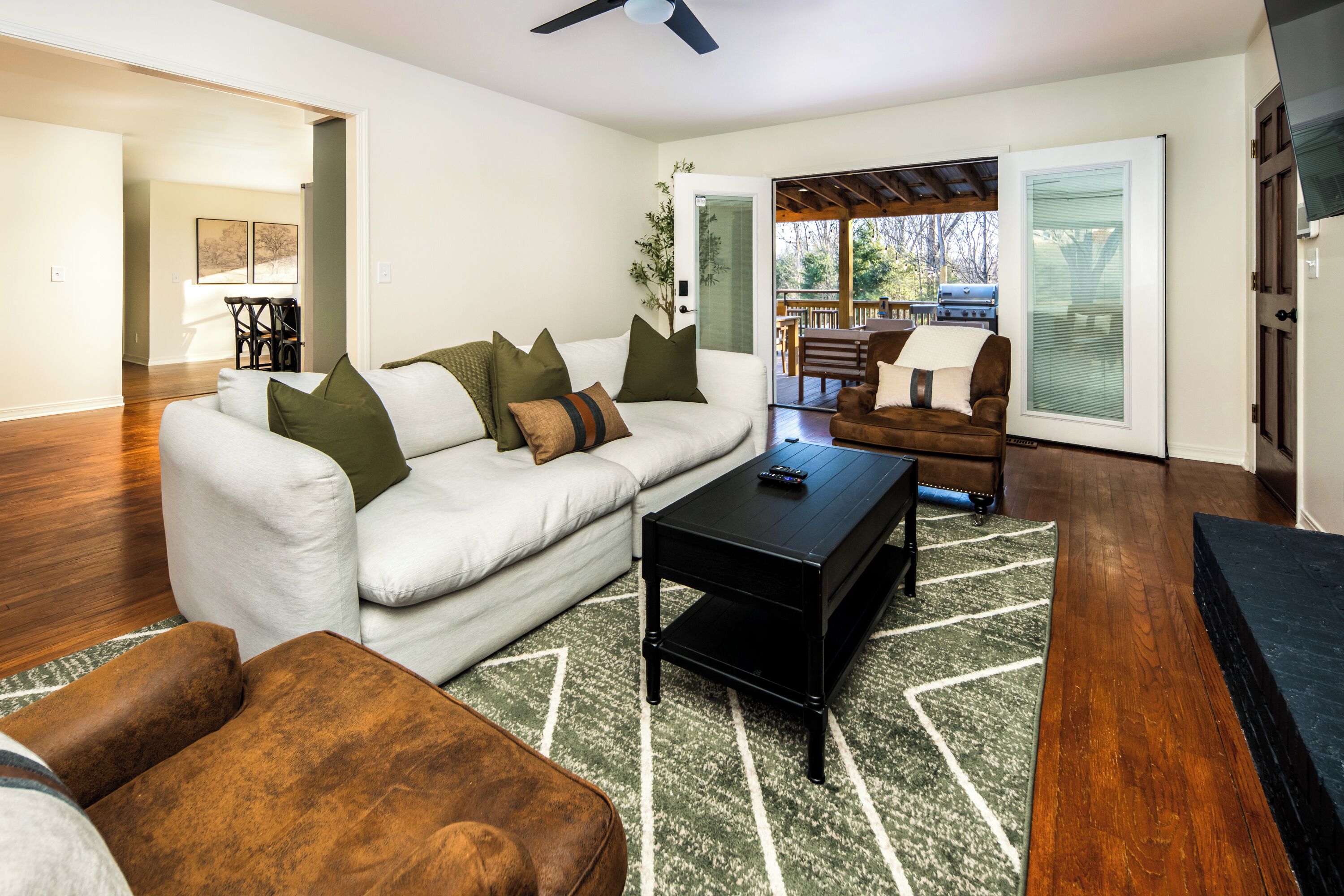 Smart TV, fireplace, offices