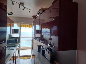 Private kitchen - Sea view apartment (Saint-Raphaël)