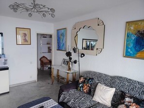 Living area - Sea view apartment (Saint-Raphaël)