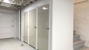 Interior - UInn-At UPenn; 1C- with a private courtyard and separate entrance. (Philadelphia)