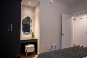 Luxury-Apartment, Balkon | Verdunkelungsvorhänge, Bügeleisen/Bügelbrett, kostenloses WLAN