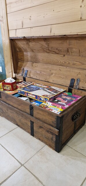 Games room - Ecological and autonomous cottage, 10p. 6ha.nature haut doubs. (Valoreille)