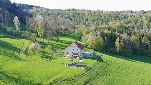 Gîte écologique et autonome, 10p. 6ha.nature haut doubs.