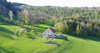 Gîte écologique et autonome, 10p. 6ha.nature haut doubs.