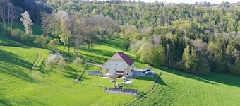 Ecological and autonomous cottage, 10p. 6ha.nature haut doubs.