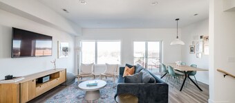 Walkable Downtown Townhome w/ Nespresso + Garage!