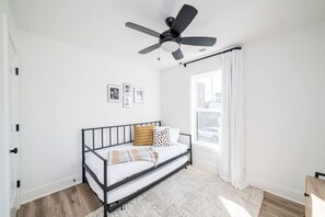 3 bedrooms, desk, iron/ironing board, WiFi