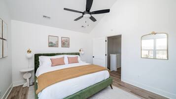 3 bedrooms, desk, iron/ironing board, WiFi