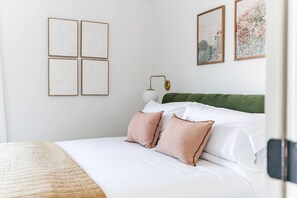 3 bedrooms, desk, iron/ironing board, WiFi