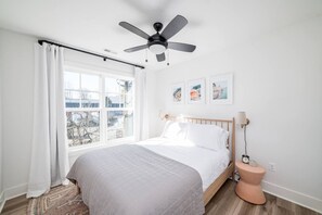 3 bedrooms, desk, iron/ironing board, WiFi