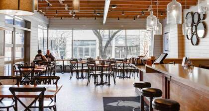 Walkable Downtown Townhome w/ Nespresso + Garage!
