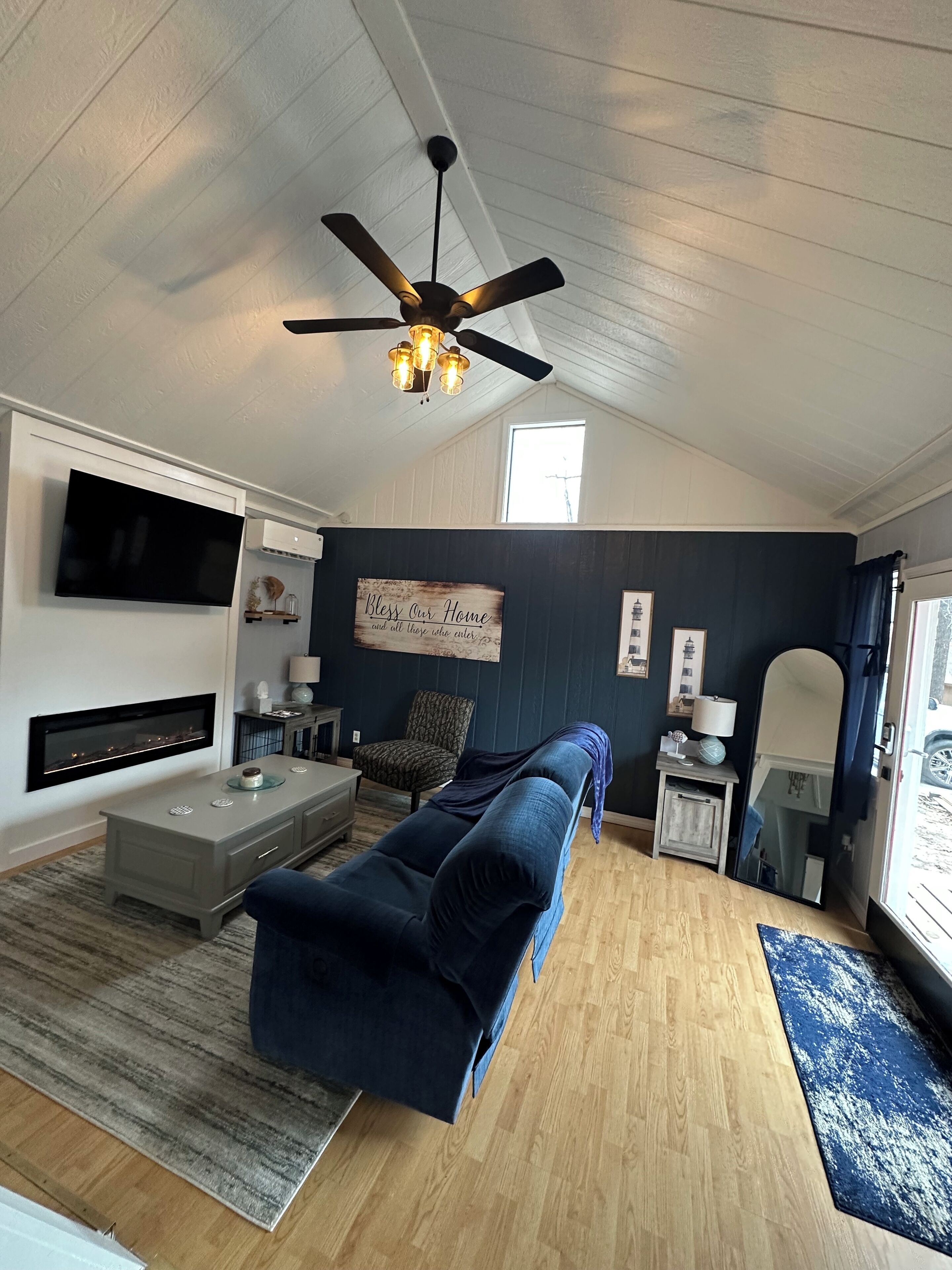 Télévision, cheminée