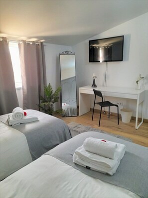 2 habitaciones, tabla de planchar con plancha y wifi gratis 