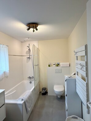 Hair dryer, towels, soap, toilet paper - Granville stopover (Granville)